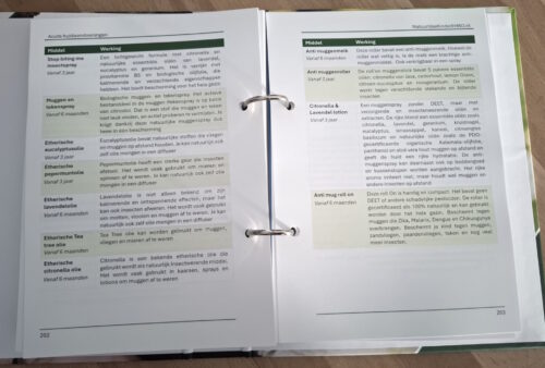 Natuurlijke Kinder EHBO cursusmap binnenkant